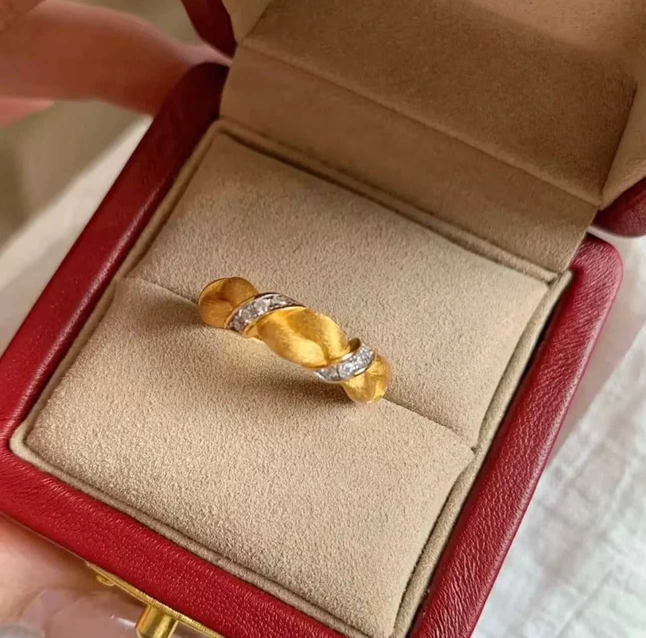 Twist Zircon Ring